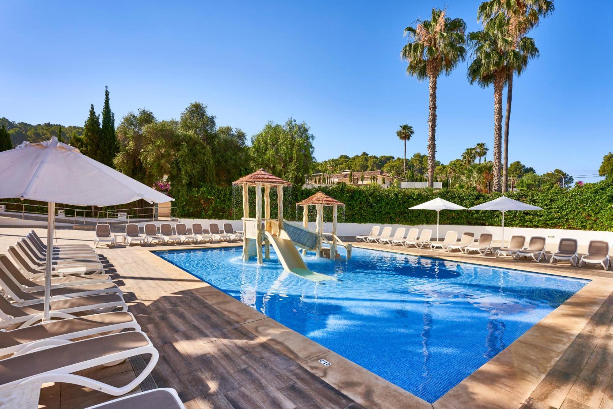 Globales Costa De La Calma Aparthotel Santa Ponsa Bagian luar foto